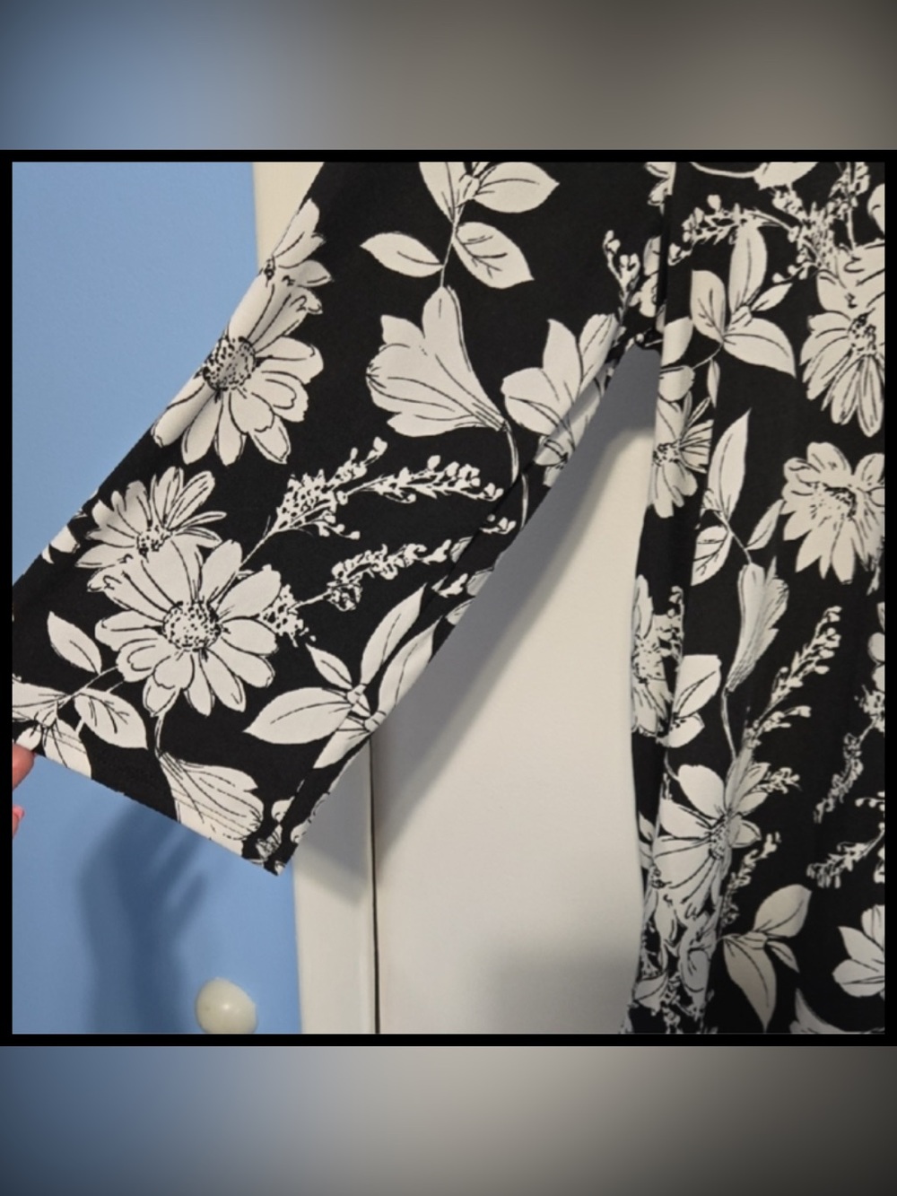 Black & White Floral V-Neck Long Sleeve Women's Top - Picture 3 of 5